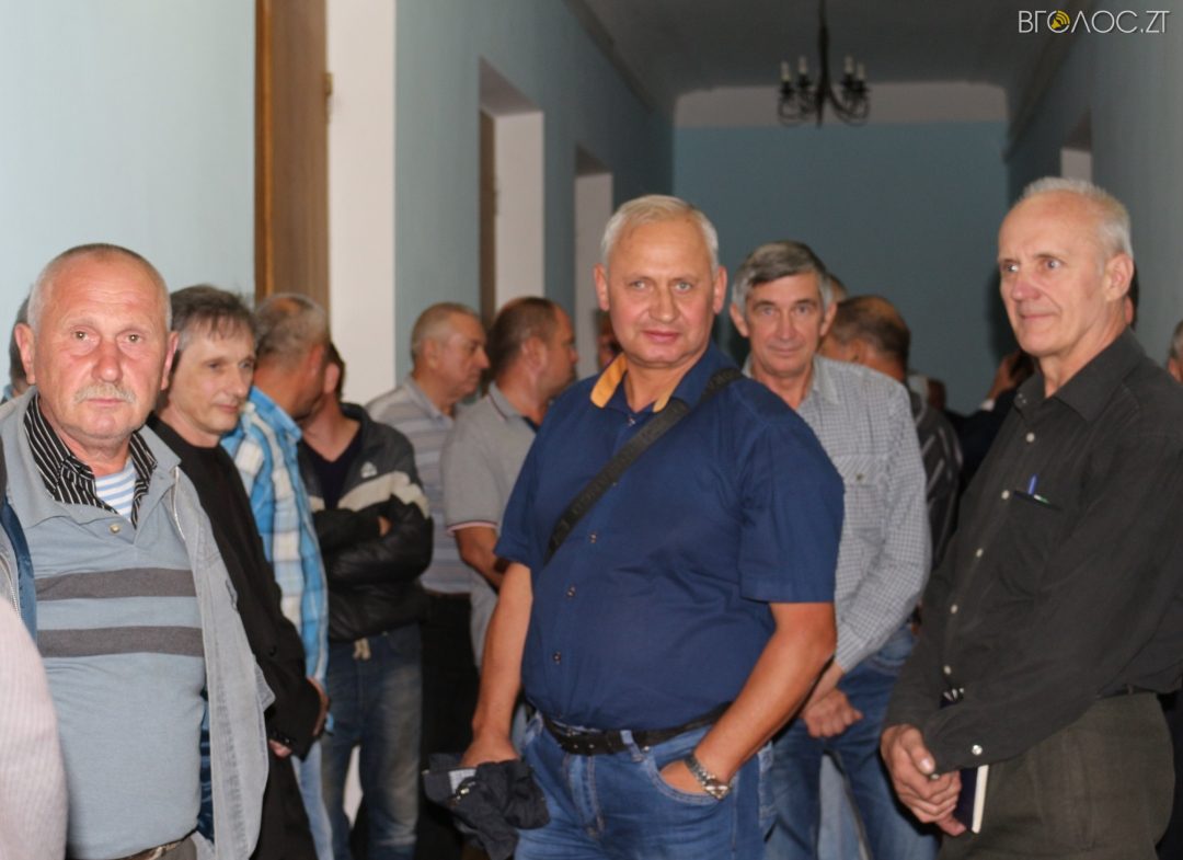 Горожане возмущены, что почти год пытаются получить в собственность землю под гаражами, а получают отпор от Житомирского городского совета